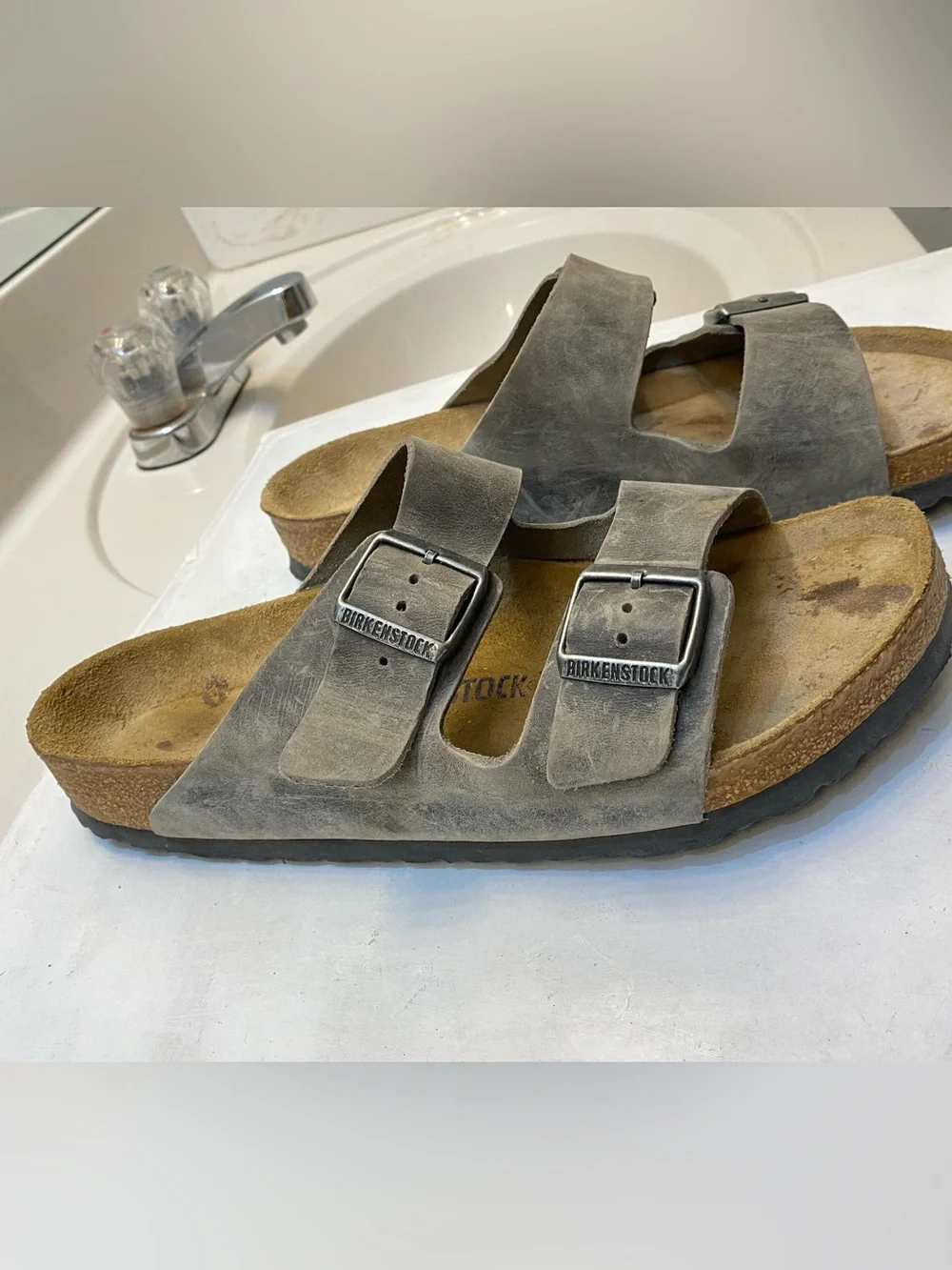 Birkenstock Arizona Sandals Size 42, Women Size 11, Men’s Size 9 great condition
